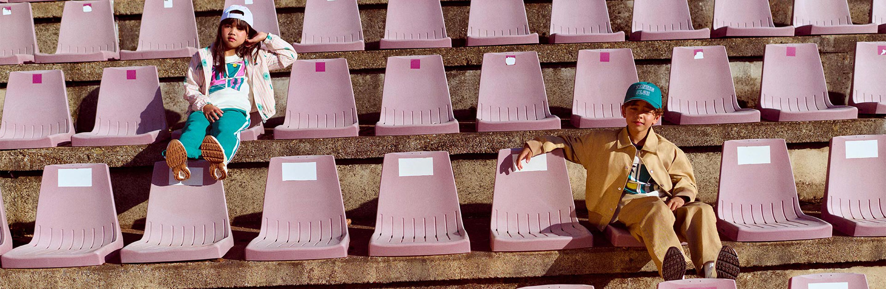 Kids Around marchio di abbigliamento colorato per bambini.