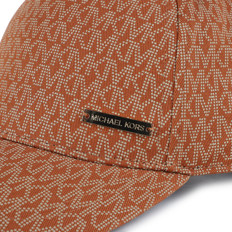 CAPPELLINO CON LOGO MEDAL MICHAEL KORS 
                        BAMBINA