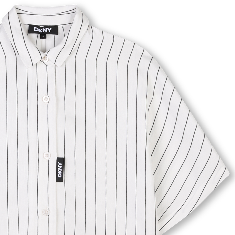 Camicia a righe lunga e fluida DKNY 
                        BAMBINA