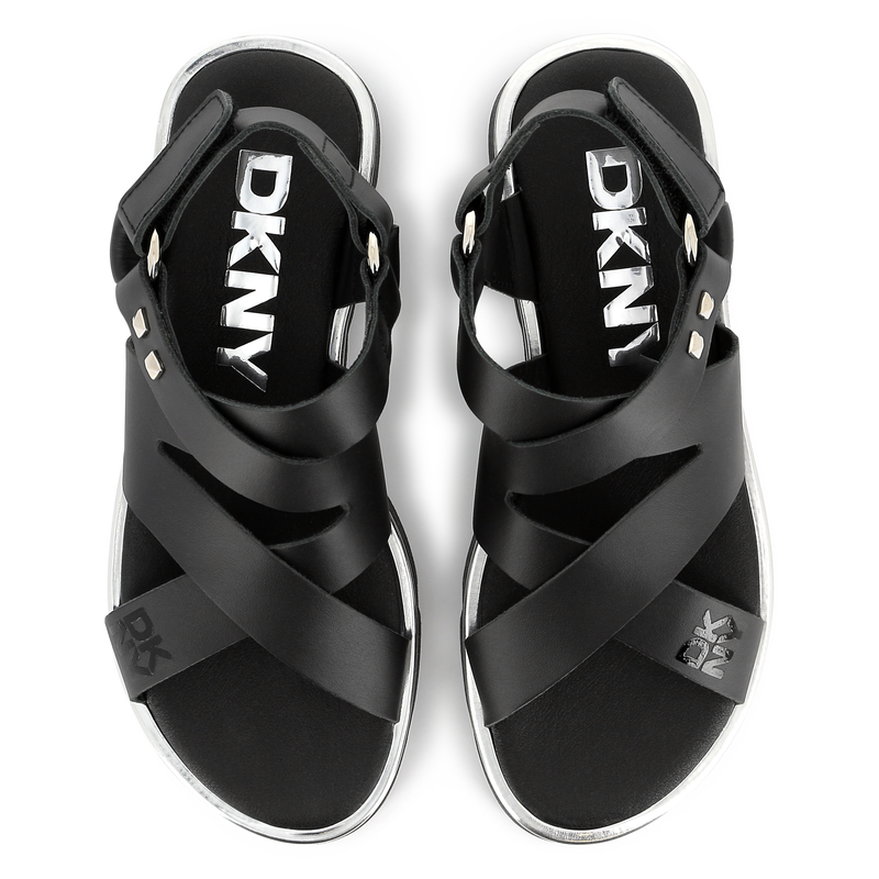 Sandali in pelle con velcro DKNY 
                        BAMBINA