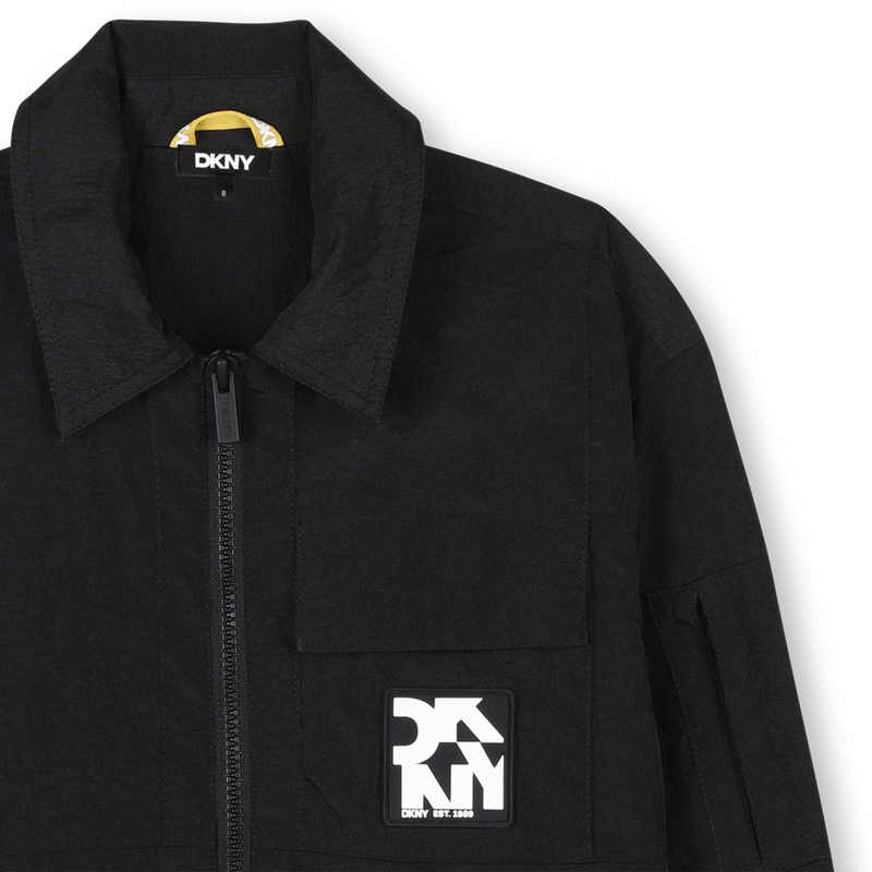 Giubbotto impermeabile con zip DKNY 
                        UNISEX