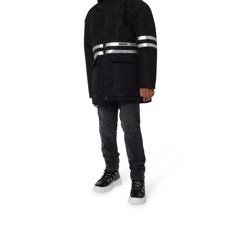 Parka impermeabile cappuccio DKNY 
                        UNISEX