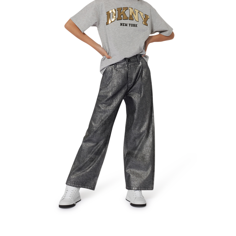 T-shirt a maniche corte DKNY 
                        BAMBINA