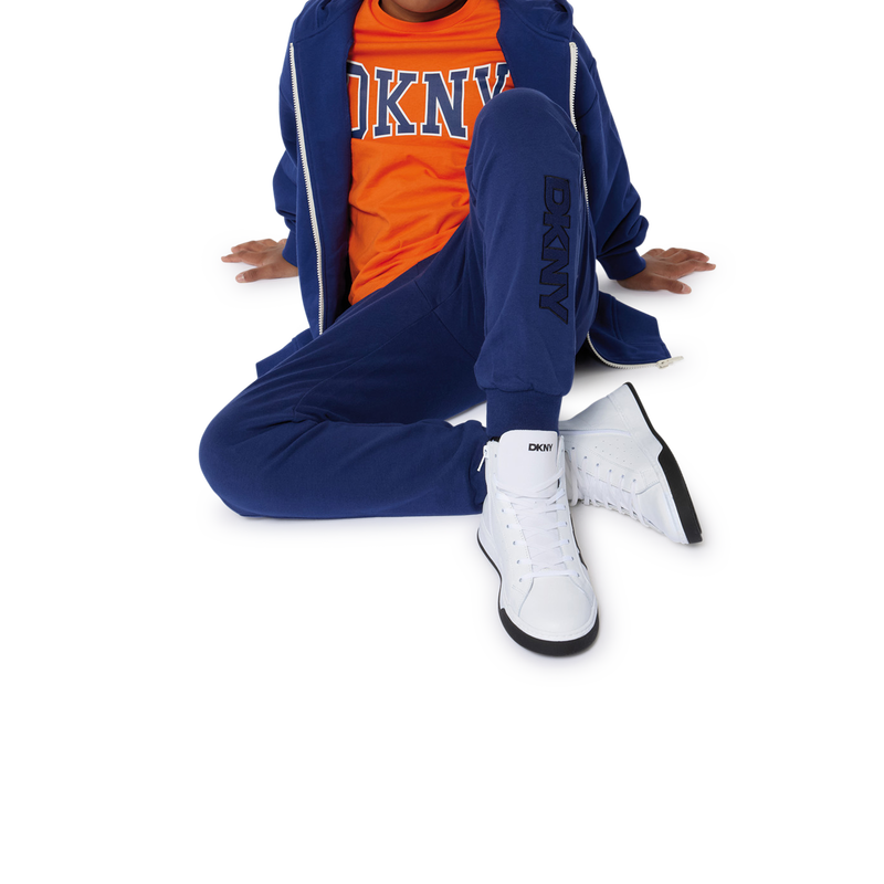 Sneakers in pelle stringate DKNY 
                        UNISEX