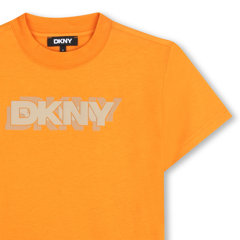 T-SHIRT A MANICHE CORTE DKNY 
                        RAGAZZO