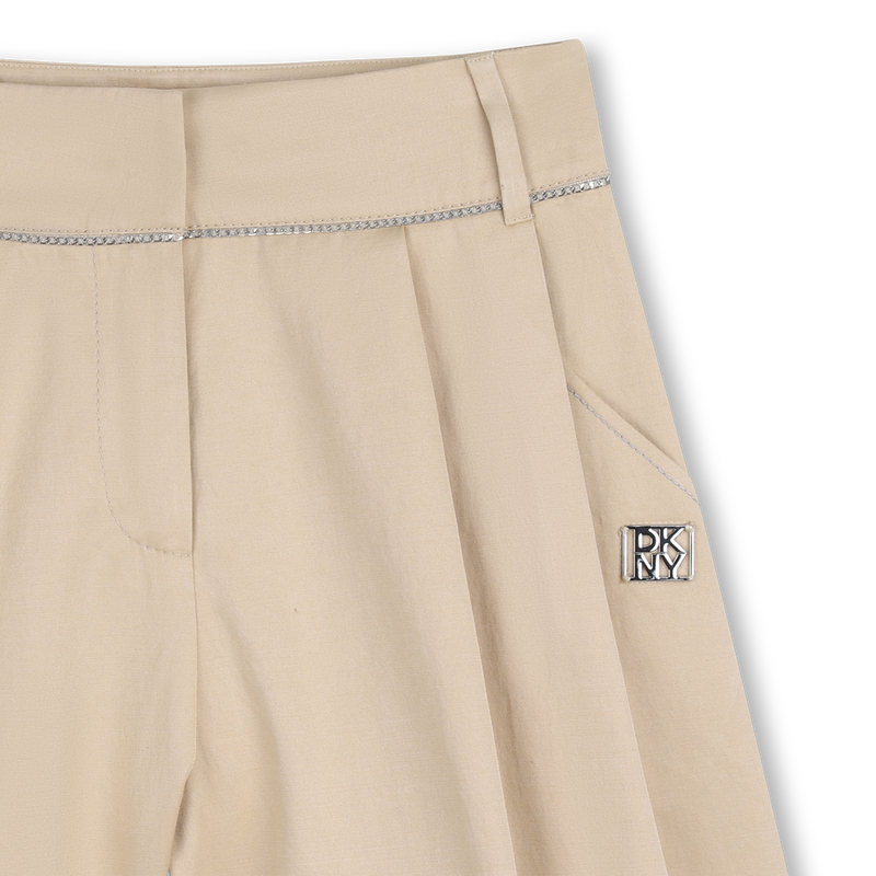 PANTALONCINI CON DETTAGLI DKNY 
                        BAMBINA