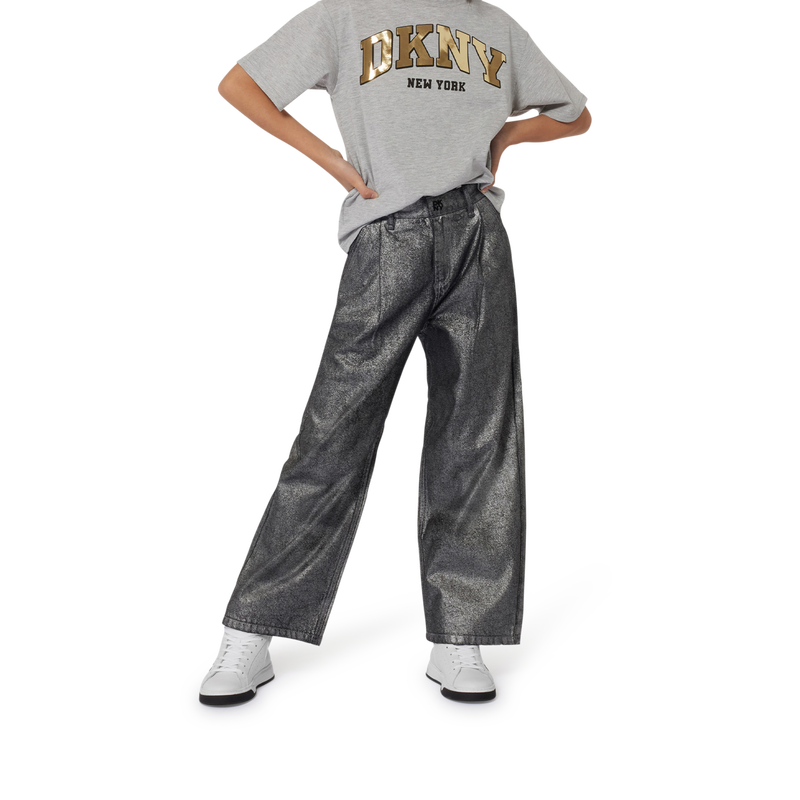 Jeans ampi in cotone DKNY 
                        BAMBINA