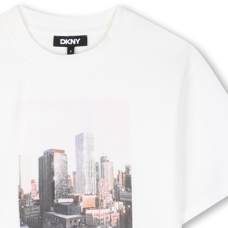 T-shirt a maniche corte DKNY 
                        BAMBINA