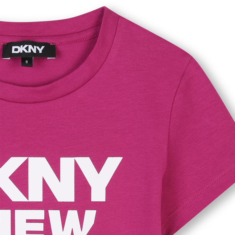 T-shirt a maniche corte DKNY 
                        BAMBINA