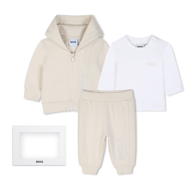 Set pantalone, cardigan e t-shirt BOSS 
                        RAGAZZO