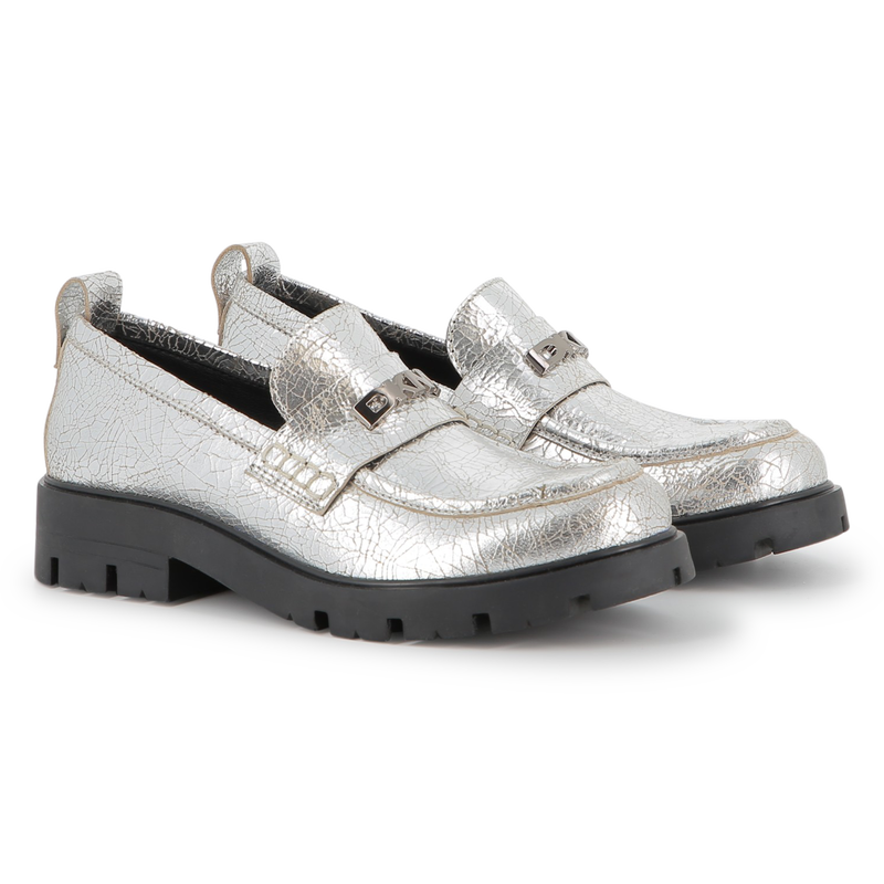 Mocassini in pelle di vacchetta metallizzata DKNY 
                        BAMBINA