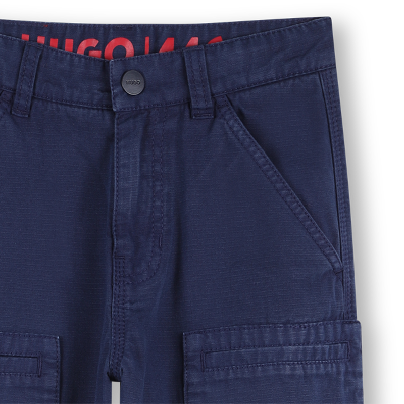 PANTALONI CON TASCHE HUGO 
                        RAGAZZO