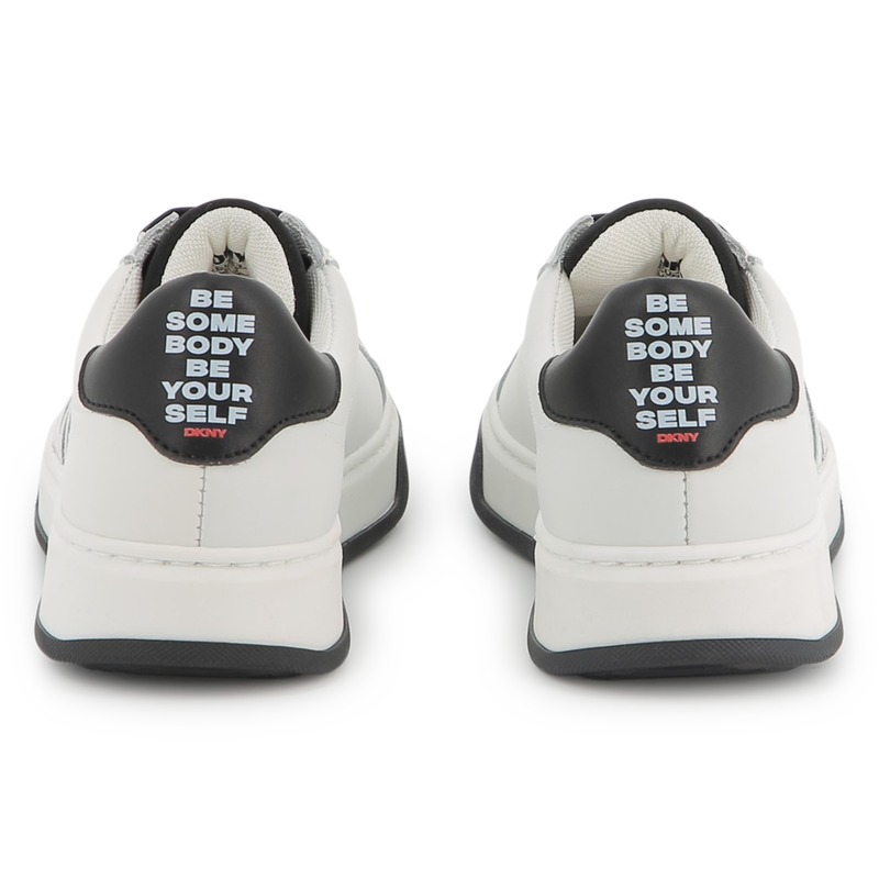 Sneakers con lacci in pelle DKNY 
                        UNISEX