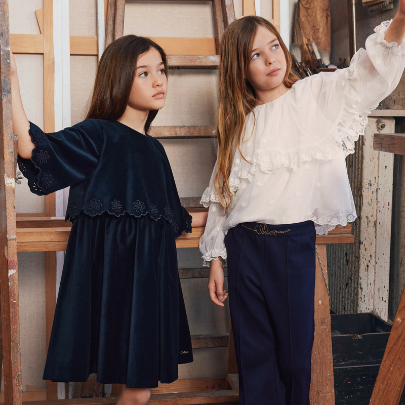 Blusa con volant e ricami CHLOE 
                        BAMBINA