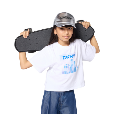 T-SHIRT A MANICHE CORTE DKNY BAMBINA