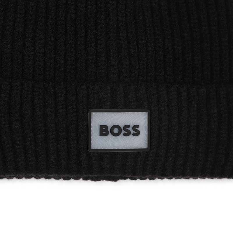 Cappello lavorato a maglia con distintivo BOSS 
                        RAGAZZO