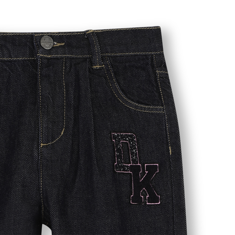 Pantaloni in denim DKNY 
                        BAMBINA