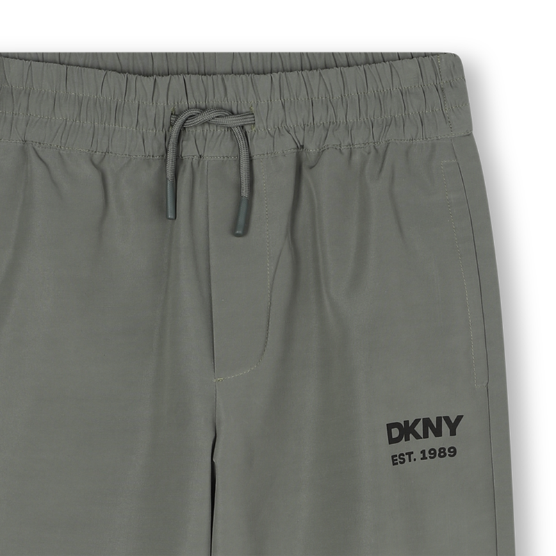 Pantaloni idrorepellenti DKNY 
                        RAGAZZO