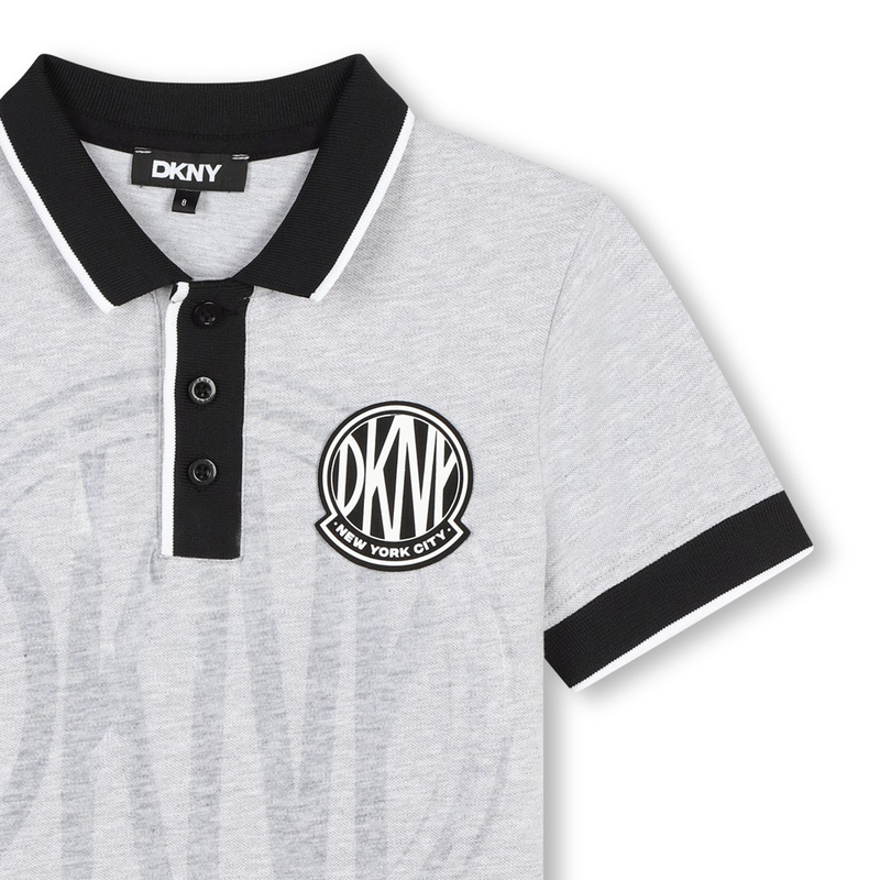 Polo maniche corte in piqu&eacute; DKNY 
                        RAGAZZO