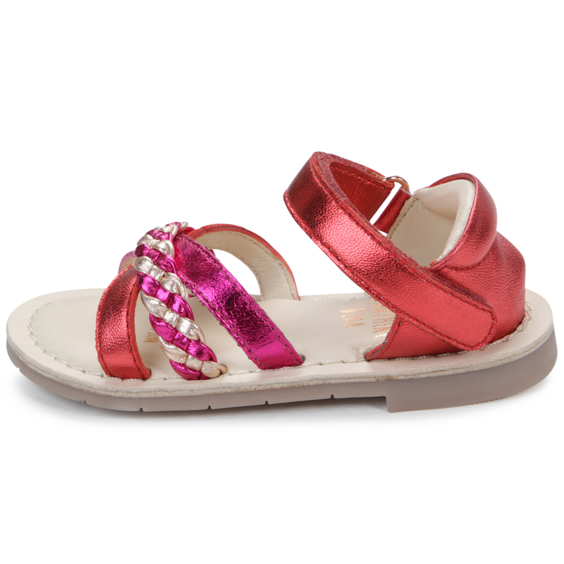 Sandali in pelle con strappi