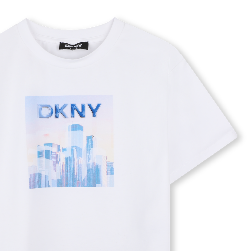 T-SHIRT A MANICHE CORTE DKNY 
                        BAMBINA