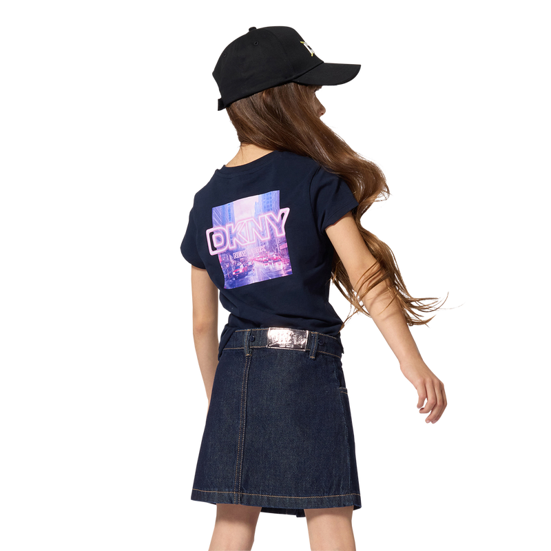 T-shirt a maniche corte DKNY 
                        BAMBINA
