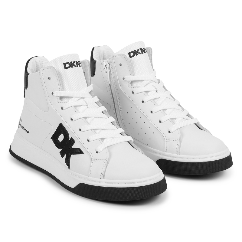 Sneakers in pelle stringate DKNY 
                        UNISEX