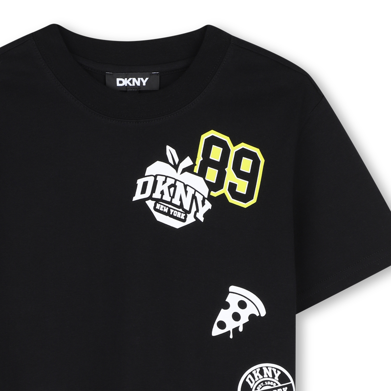 T-shirt a maniche corte DKNY 
                        BAMBINO