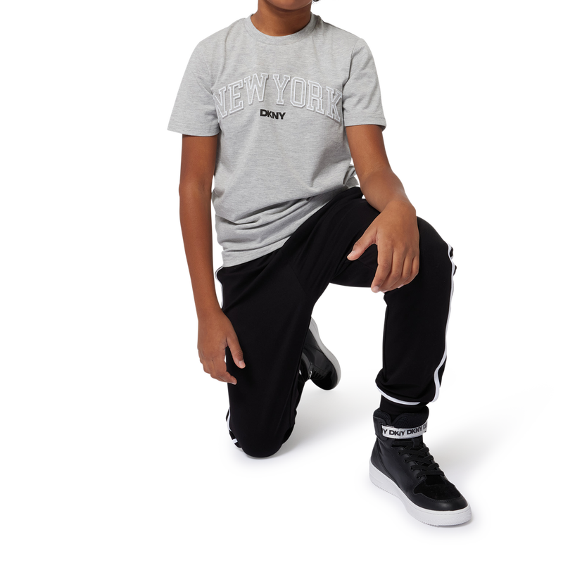 T-shirt a maniche corte DKNY 
                        RAGAZZO