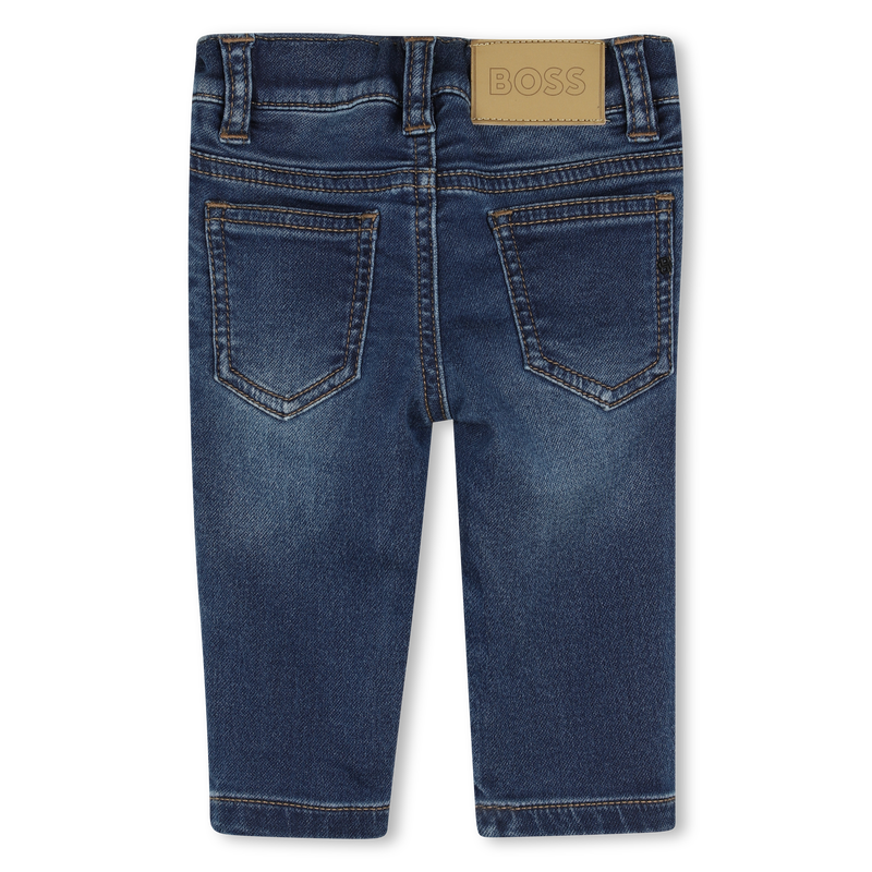 JEANS CON RIVETTI SUL RETRO BOSS 
                        RAGAZZO