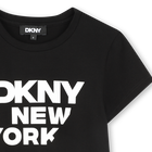 T-shirt a maniche corte DKNY 
                    BAMBINA
