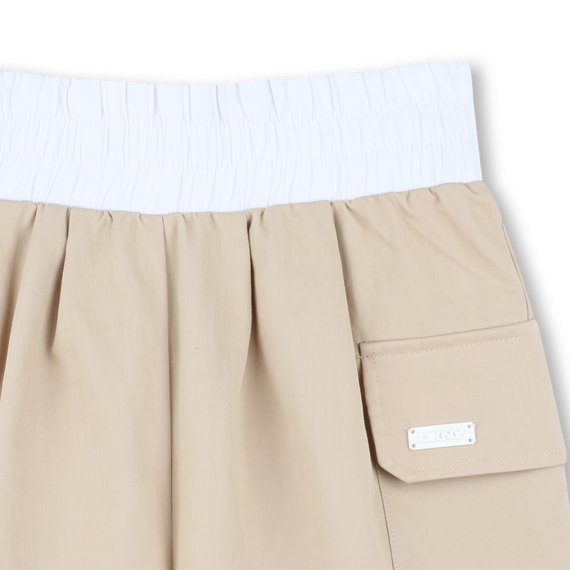 Shorts tasche con patta DKNY 
                        BAMBINA