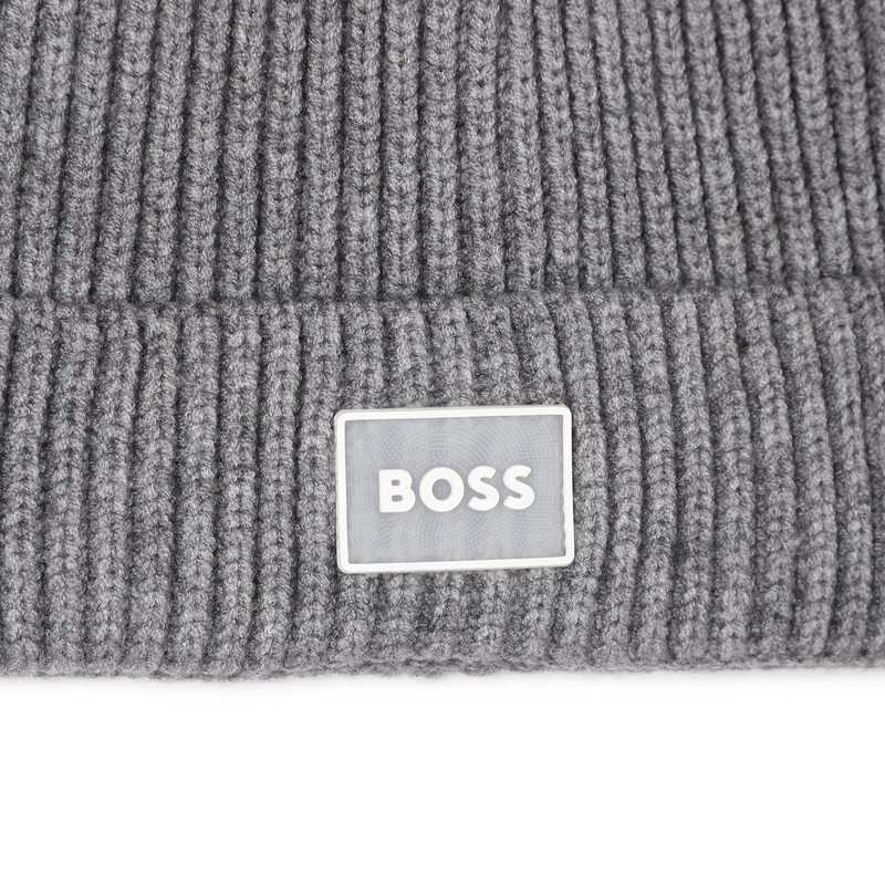 Cappello lavorato a maglia con distintivo BOSS 
                        RAGAZZO