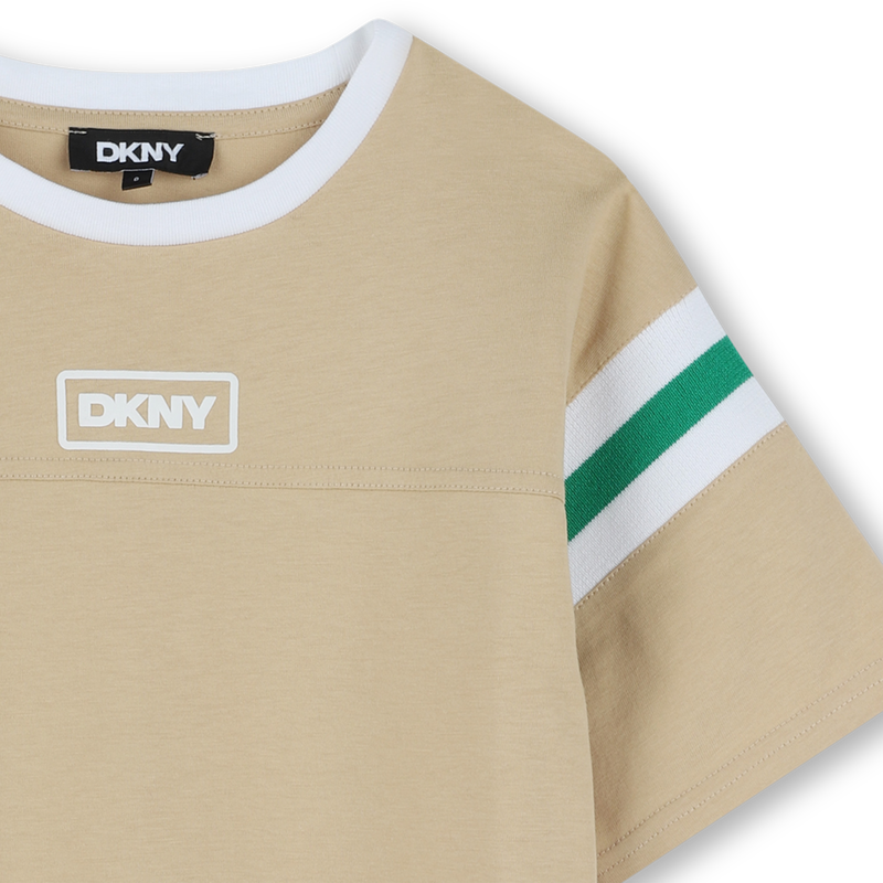 T-shirt con illustrazione DKNY 
                        RAGAZZO