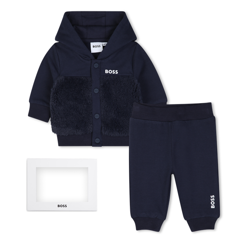 Set cardigan e pantaloni BOSS 
                        RAGAZZO