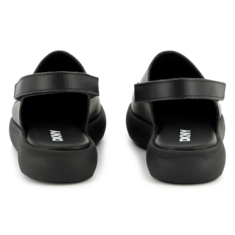 Zoccoli in pelle con velcro DKNY 
                        UNISEX