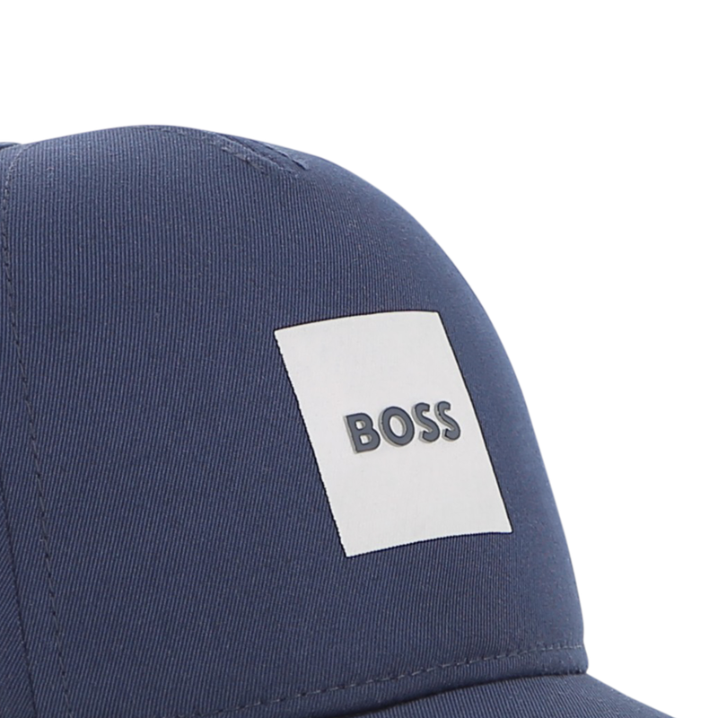 CAPPELLINO CON CHIUSURA A STRAPPO BOSS 
                        RAGAZZO