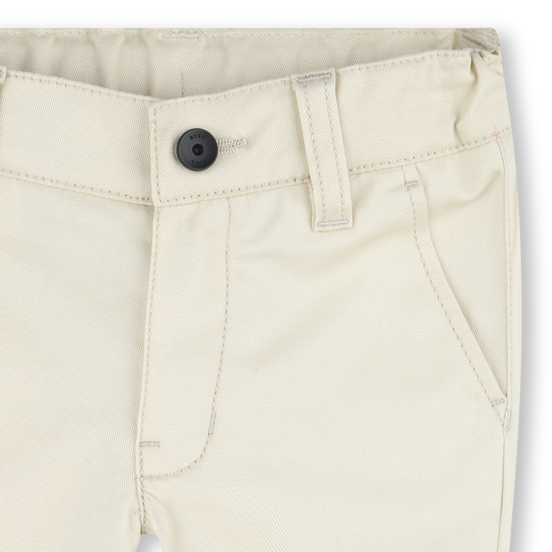 Pantaloni chino in twill BOSS 
                        RAGAZZO