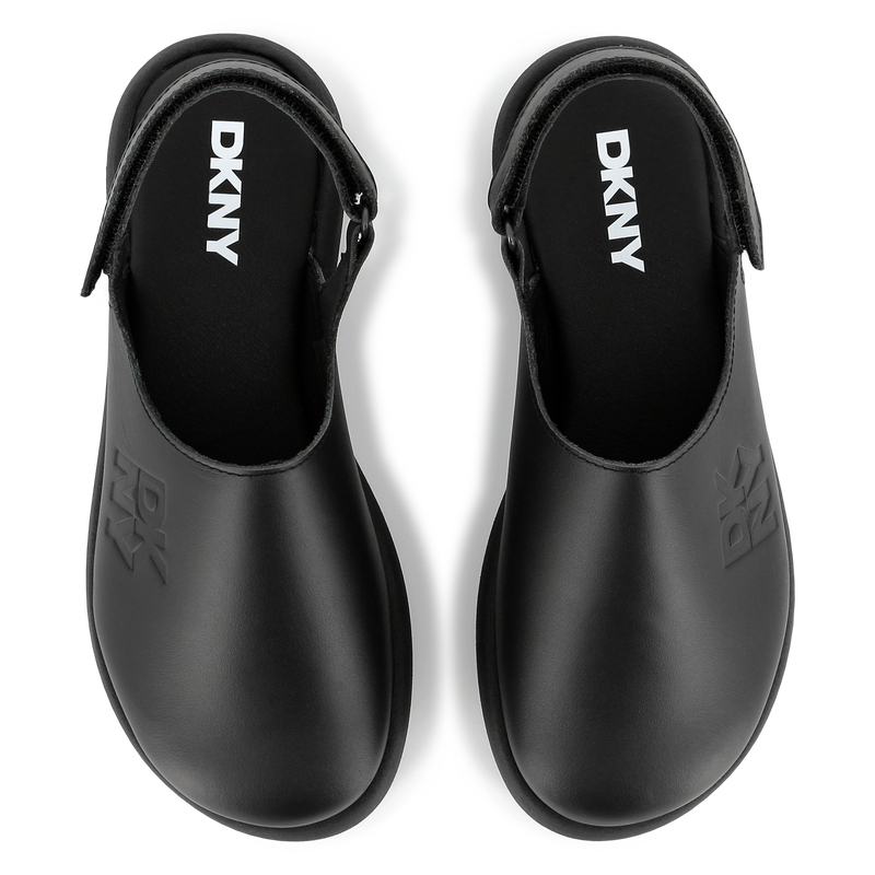 Zoccoli in pelle con velcro DKNY 
                        UNISEX