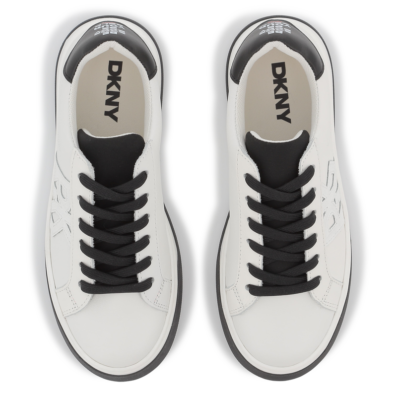 Sneakers con lacci in pelle DKNY 
                        UNISEX