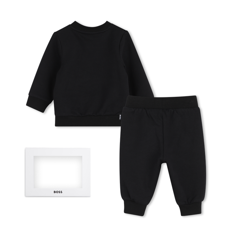 Set cardigan e pantaloni BOSS 
                        RAGAZZO