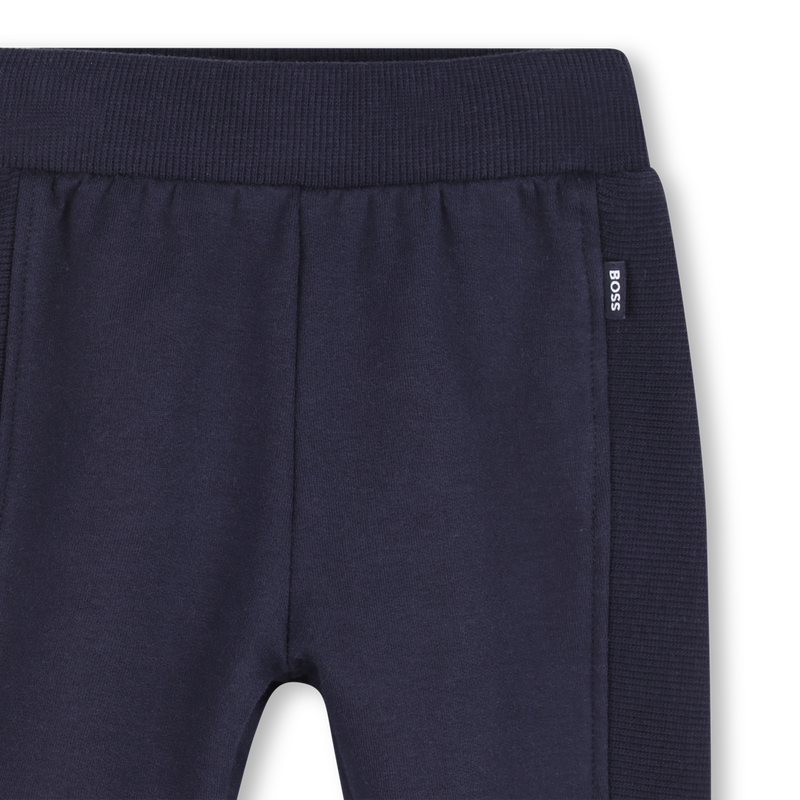 Set pantalone, cardigan e t-shirt BOSS 
                        RAGAZZO