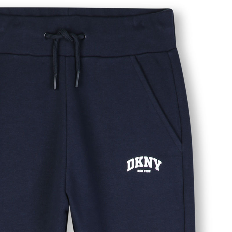 Set t-shirt e pantaloni DKNY 
                        BAMBINO