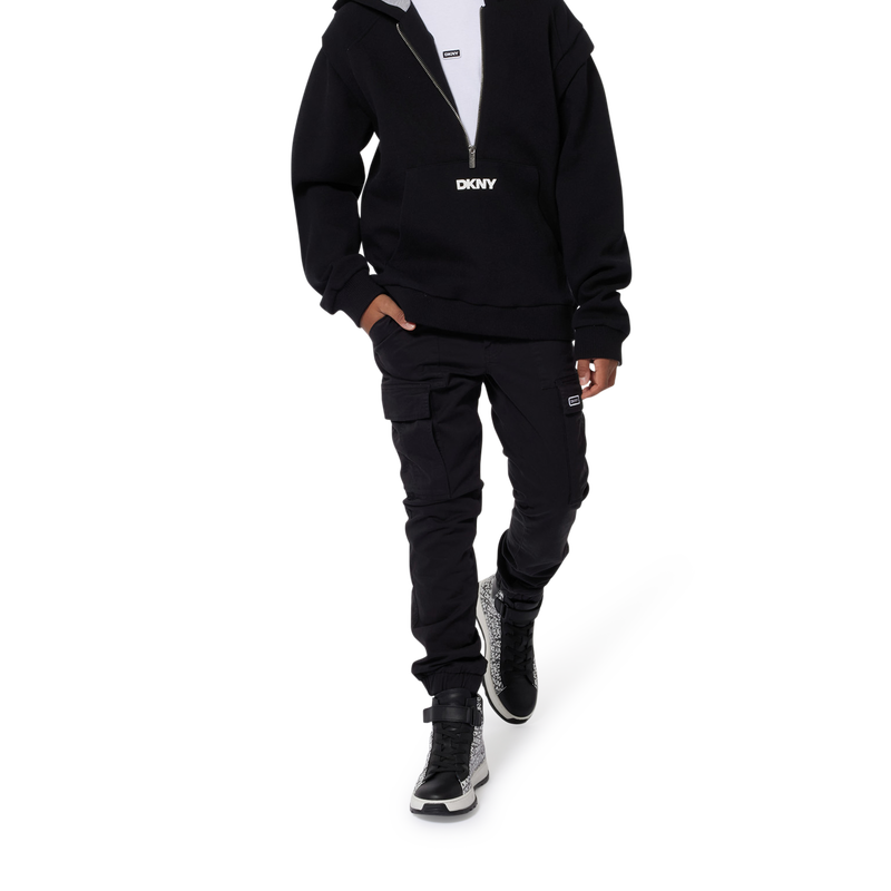 Pantaloni multitasca in cotone DKNY 
                        RAGAZZO