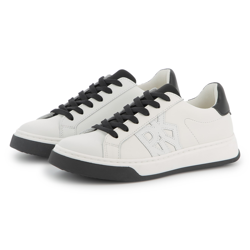Sneakers con lacci in pelle DKNY 
                        UNISEX