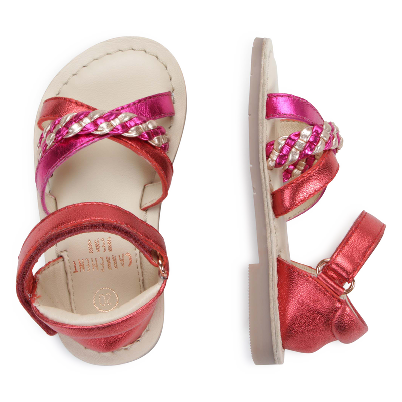 Sandali in pelle con strappi