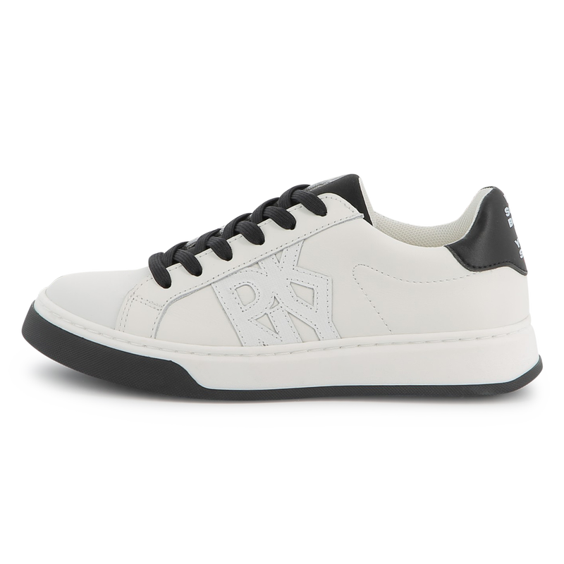 Sneakers con lacci in pelle DKNY 
                        UNISEX